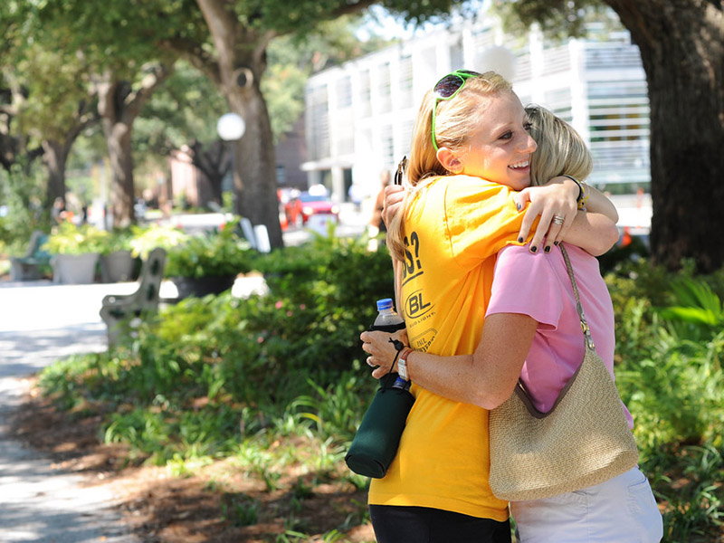 A student and her mom hug goodbye. 